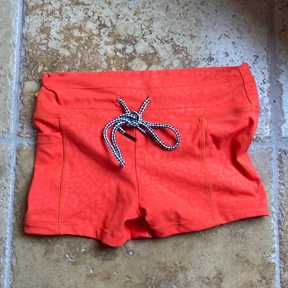 Scrumchie bottom fitness shorts small - Picture 2 of 11